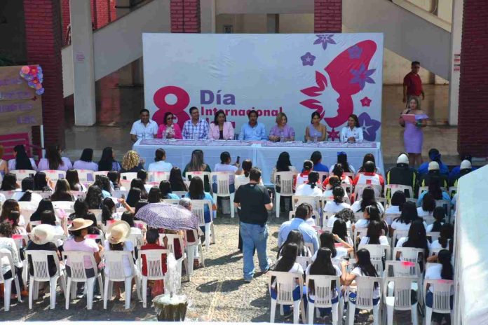 Autoridades Conmemoran Día Internacional de la Mujer