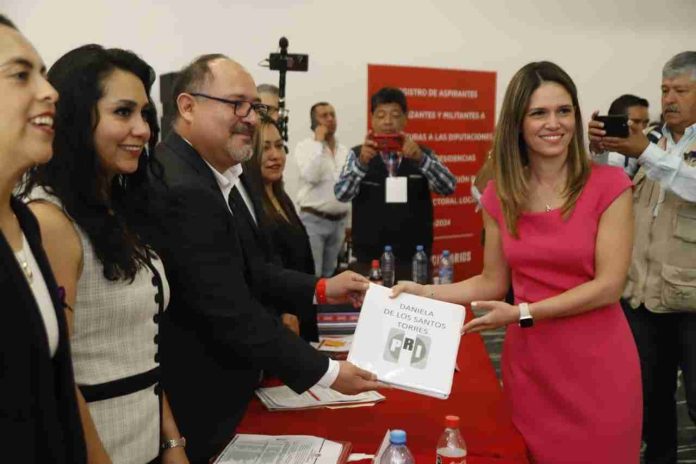 Daniela De Los Santos Formaliza su Candidatura al Distrito 17 de Morelia
