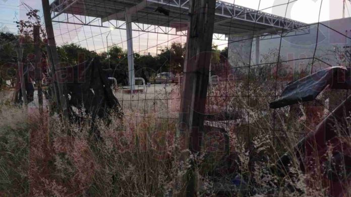 En deplorables condiciones calle de Boulevard García de León por suciedad y residuos de sustancias