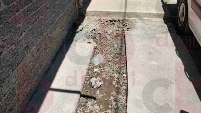 Vecinos de la Avenida Poliducto exigen retracción de su banqueta