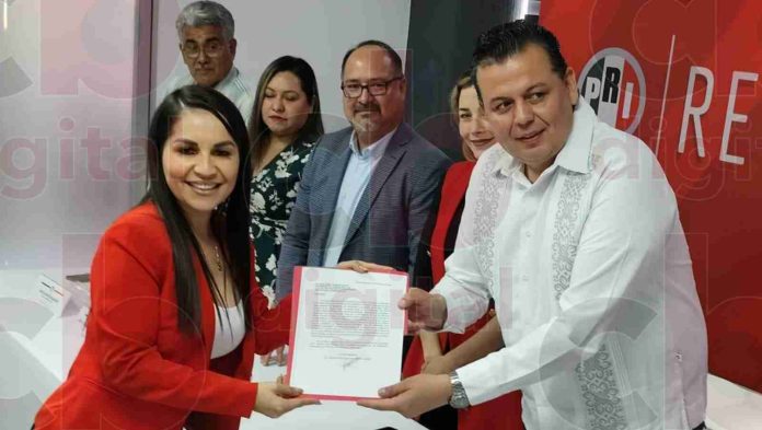 Se registra Blanca Álvarez como candidata a la presidencia municipal de Apatzingán