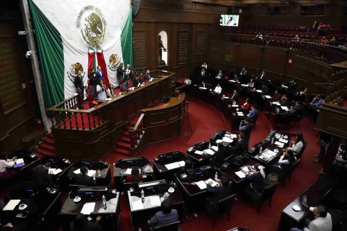 Proponen tipificar como delito el reclutamiento de menores en Michoacán