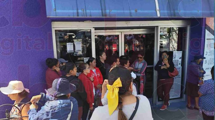 Vecinos de la colonia Solidaridad exigen destitución de 'El Bombero', distribuidor del agua a los colonos en Morelia