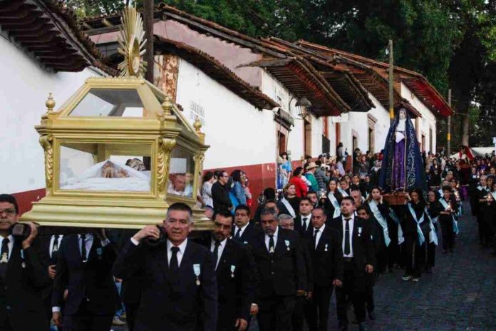 Vive las procesiones del silencio más emblemáticas de Michoacán
