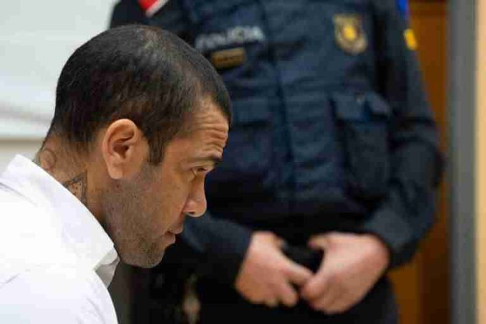 Fiscalía recurrirá la condena a Alves para que se eleve su pena de cárcel