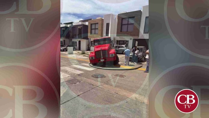 Pipa sin frenos destruye auto y casa en Altozano