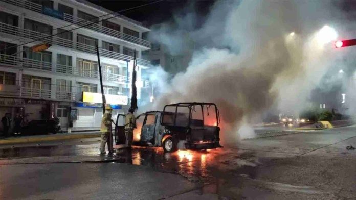 Policías abaten a tiros a dos estudiantes de Ayotzinapa en un retén