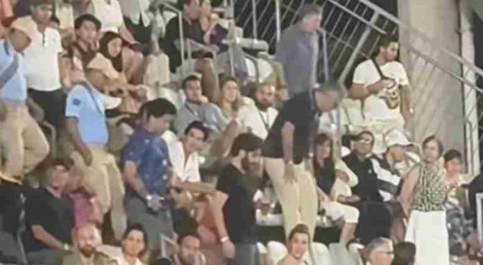 #Video: Los sacan por echar porra de futbol en partido de tenis