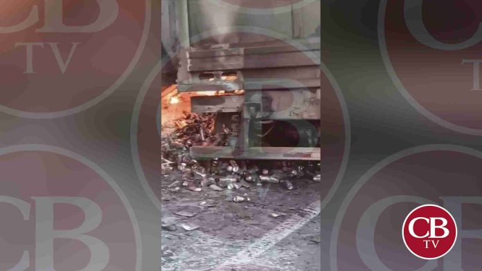 Aún con fuego amanecen los tráileres siniestrados en la Siglo XXI