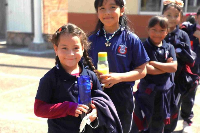 Iniciaron en mas de 3 mil escuelas de Michoacán cambios de horario, por altas temperaturas