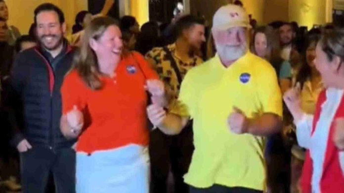 Investigadores de la NASA bailan al ritmo de la banda en Mazatlán