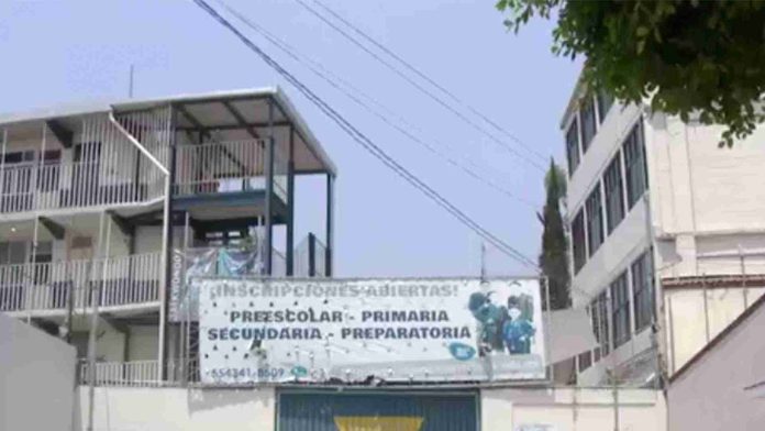 Niña de 13 años es apuñalada por su exnovio afuera de la escuela