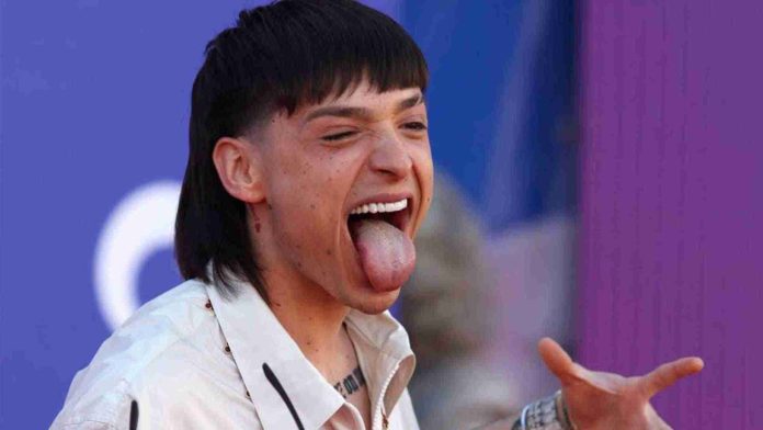 Peso Pluma obtiene récord Guinness por ser el artista latino más visto en YouTube