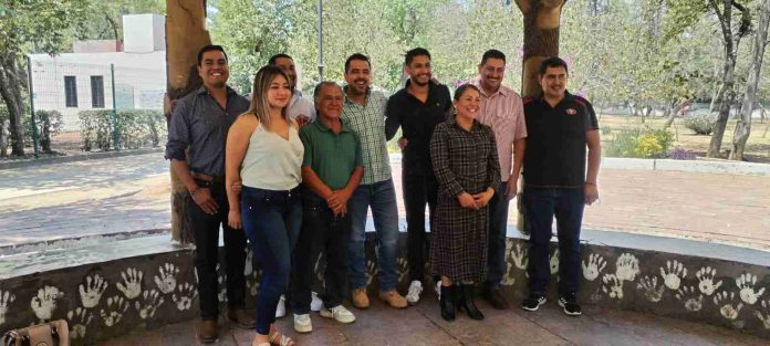 Berrinche de Sindica ocasiona freno a obras en Charo