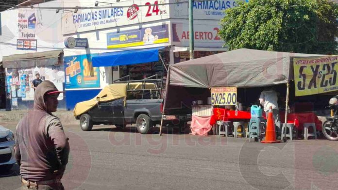 Ambulantes invasores aumentan riesgo de accidentes en Torreón Nuevo