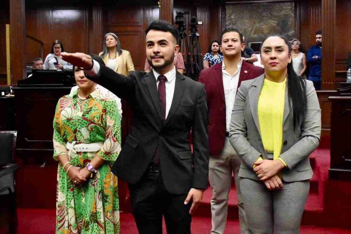 Rinde protesta ante 75 Legislatura, Christian Pineda Chávez, como diputado local