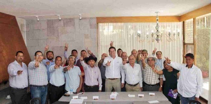 En Morelia, Asociaciones de mujeres y hombres trabajadores no tienen duda que Alfonso Martínez Alcázar, candidato a Presidente Municipal de Morelia por el PAN y el PRD, es el único que puede mantener el desarrollo de la capital, porque es un moreliano con un amor genuino por la ciudad.