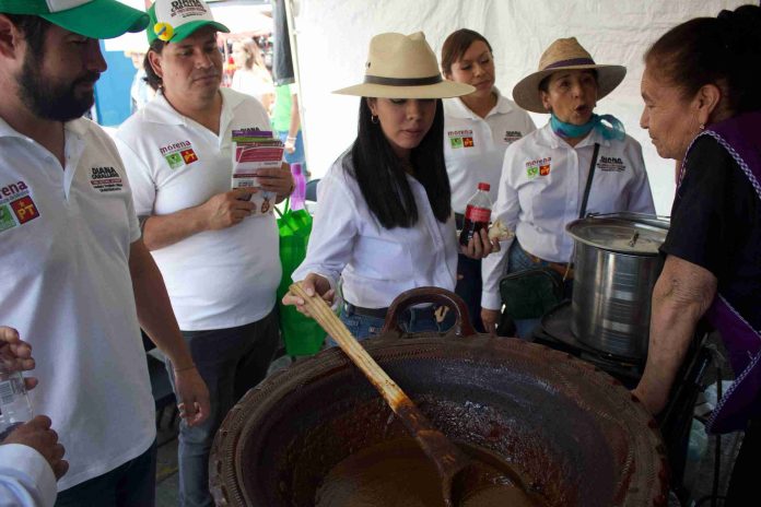 Diana Caballero promueve cercanía con los ciudadanos de Queréndaro