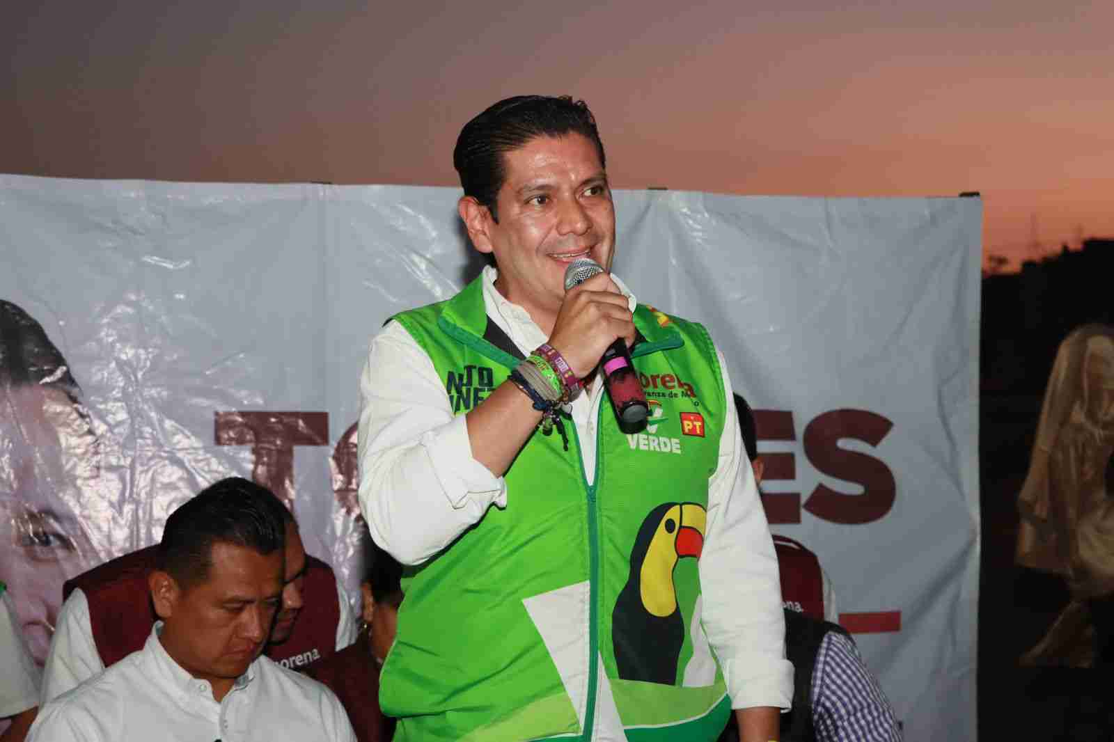 La gente quiere un cambio, la gente quiere un gobernante sensible que no esté solo en tiempos electorales, reconoció el candidato a la diputación federal por el Distrito 8 Morelia, Ernesto Núñez Aguilar ante cientos de habitantes de Ciudad Jardín. La gente quiere un cambio, la gente quiere un gobernante sensible que no esté solo en tiempos electorales, reconoció el candidato a la diputación federal por el Distrito 8 Morelia, Ernesto Núñez Aguilar ante cientos de habitantes de Ciudad Jardín.