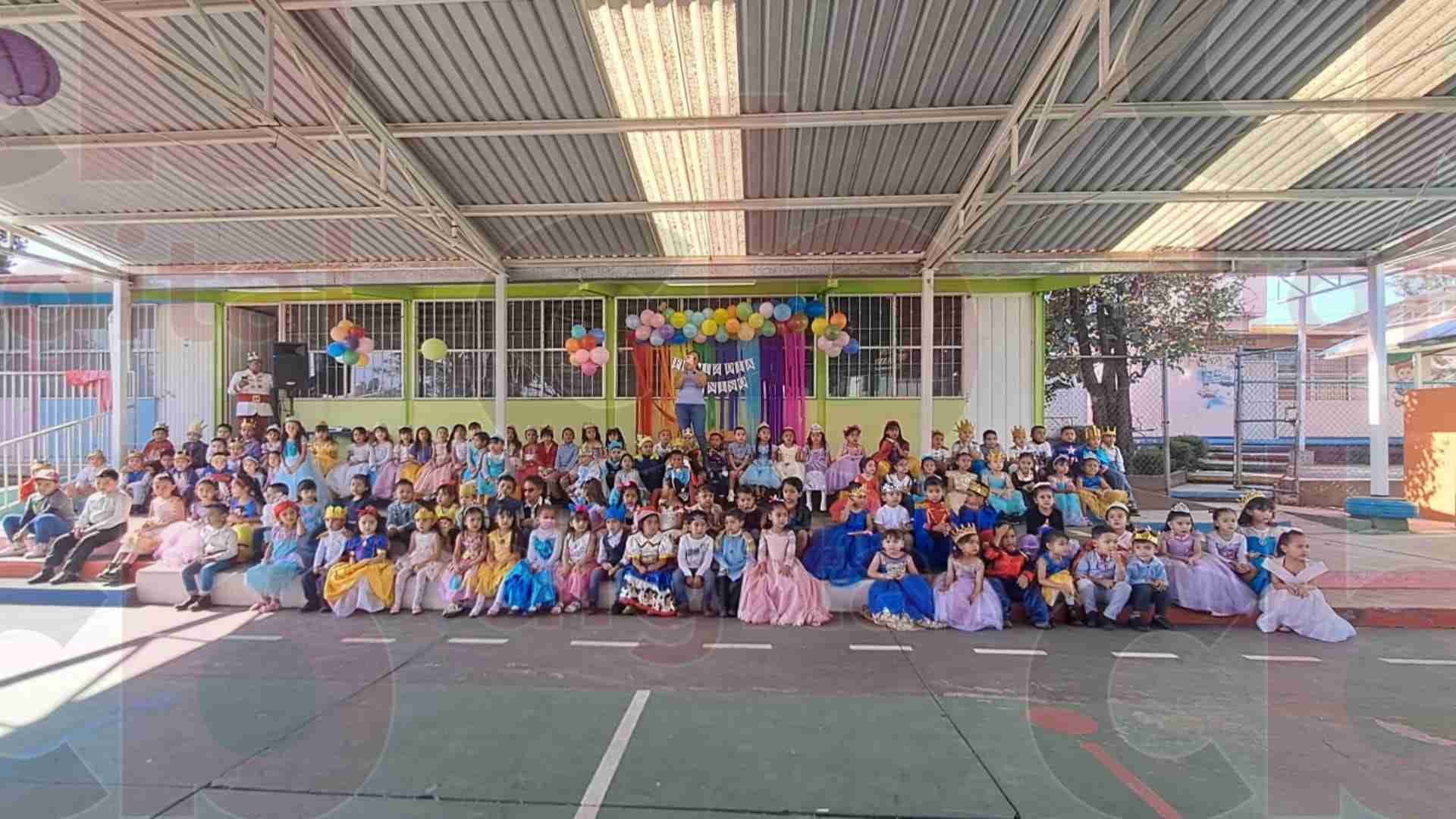 Día de las Niñas y los Niños el día también de la alegría Día de las Niñas y los Niños el día también de la alegría