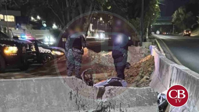 Por poco se mata al derrapar su moto en Morelia