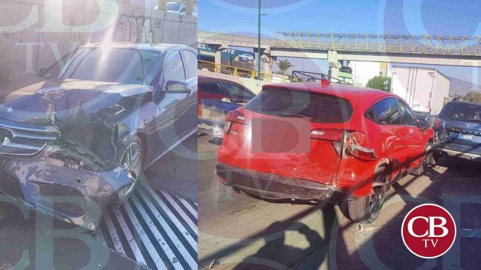 Tres autos chocan sobre libramiento oriente de Morelia