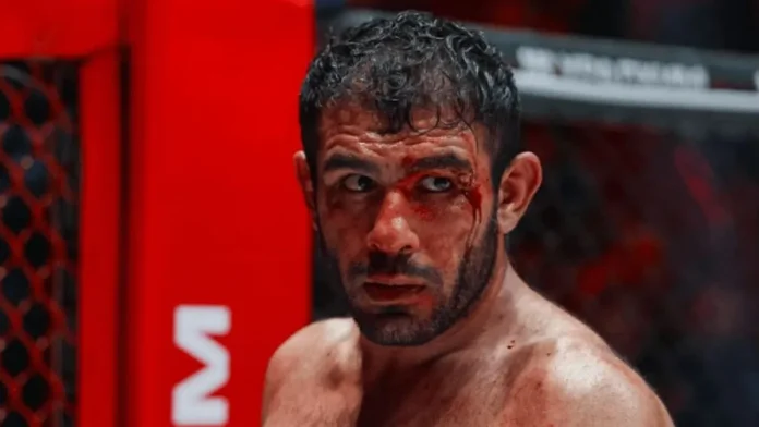 #Videos: Golpiza que aficionados le dieron a luchador que golpeo a mujer