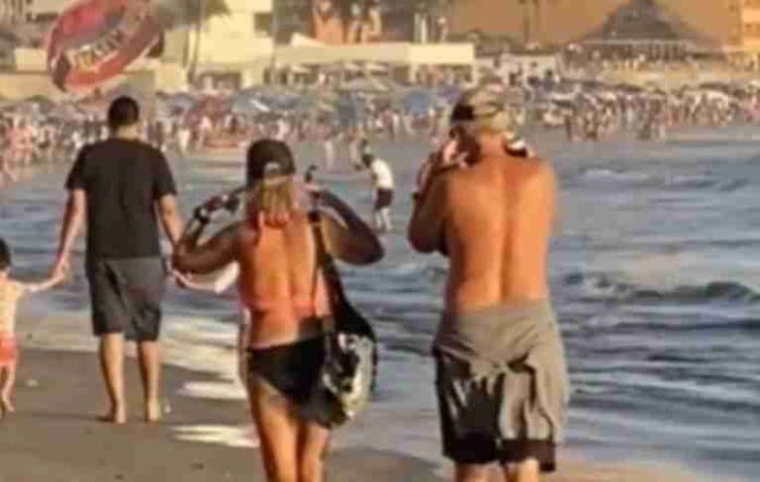 Turistas le hacen 'el feo' a la música de banda en playa de Mazatlán