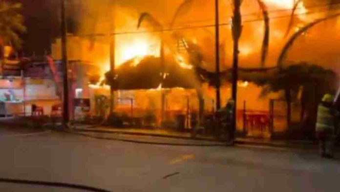 #VIDEO Aficionados del Monterrey incendian restaurante en Escobedo tras Clásico Regio