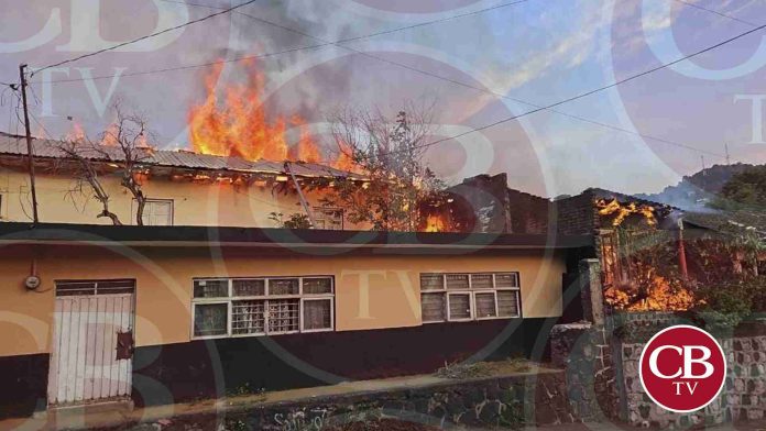 Se achicharra vivienda en La Charanda
