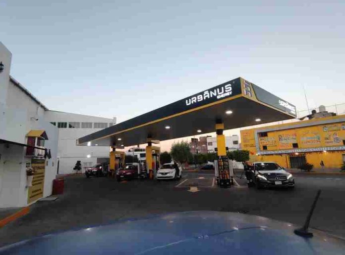 Varias gasolineras en Morelia señaladas por fraude: darían agua por combustible