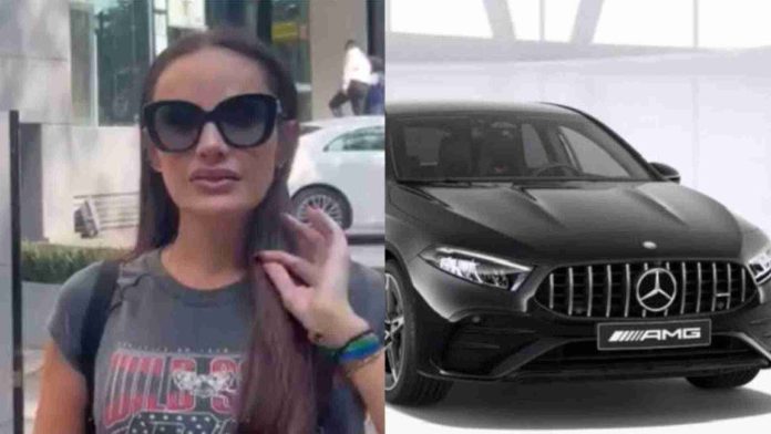 Mujer descubre auto mercedes Benz en 68 mil pesos