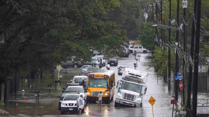 Tormentas en Houston dejan al menos 4 muertos