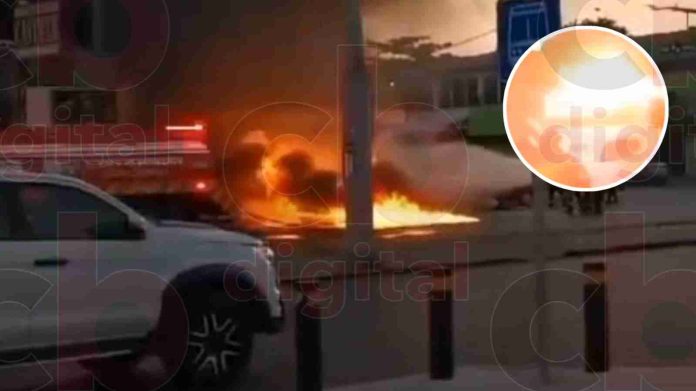 #Video: Mujer le quema el auto al 