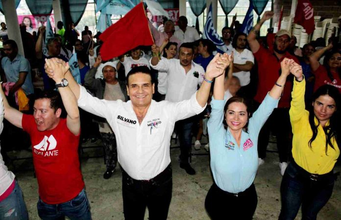 Construir escuelas y tener buenos maestros es el compromiso: Silvano Aureoles