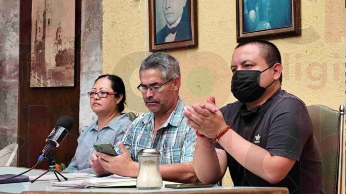Pese a triunfo en tribunales, exhiben a policías por abuso de autoridad en Cuitzeo