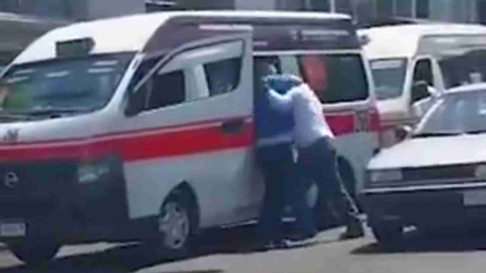 #Video: 'El pan de cada día' Combiero y conductor particular a puño limpio #Video: 'El pan de cada día' Combiero y conductor particular a puño limpio