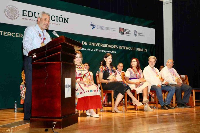 Llama Bedolla a universidades interculturales indígenas a la preservación de recursos naturales