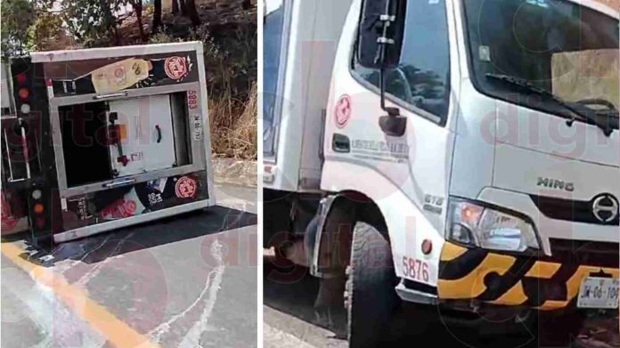 #Video: Vuelca camioneta y se le sale la leche
