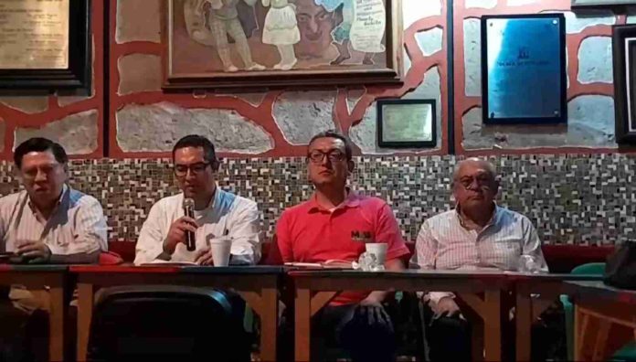 Jesús Reyna y Salvador Galván, muestran su simpatía por Alfonso Martínez, rumbo a la Presidencia