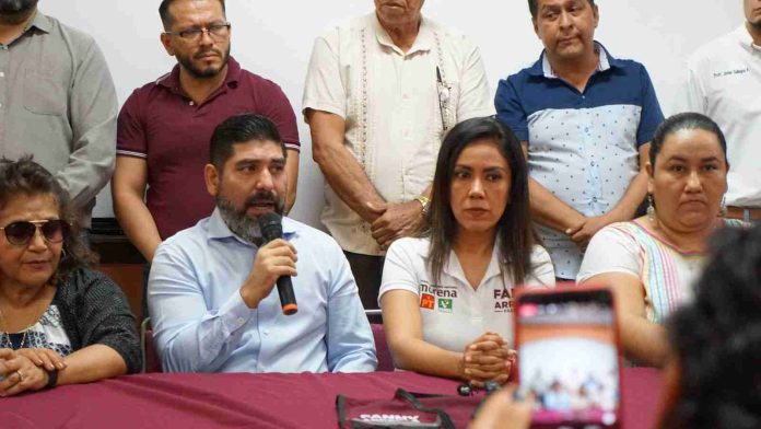 Sindicatos de Apatzingán cierran filas y refrendan apoyo a Fanny Arreola 