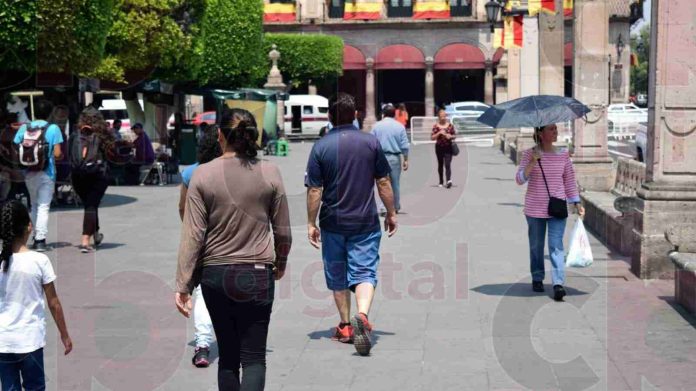 Tomar bastantes líquidos y comer frutas y verduras recomienda SSM por tercer ola de calor