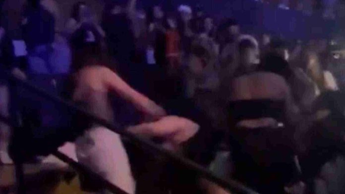 Mujeres se pelean en concierto de bad Bunny