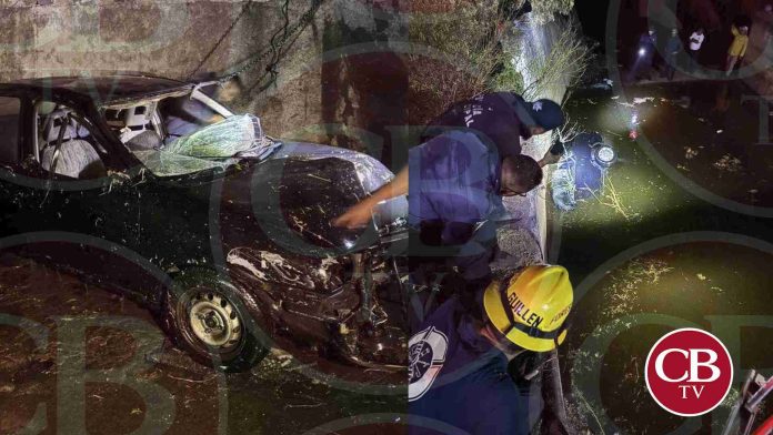 Mujer choca su auto y muere su hijo de 10 años en Queréndaro