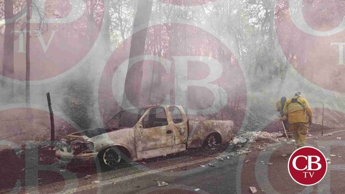 #VIDEO: Se quema camioneta y genera incendio forestal en Zinapécuaro