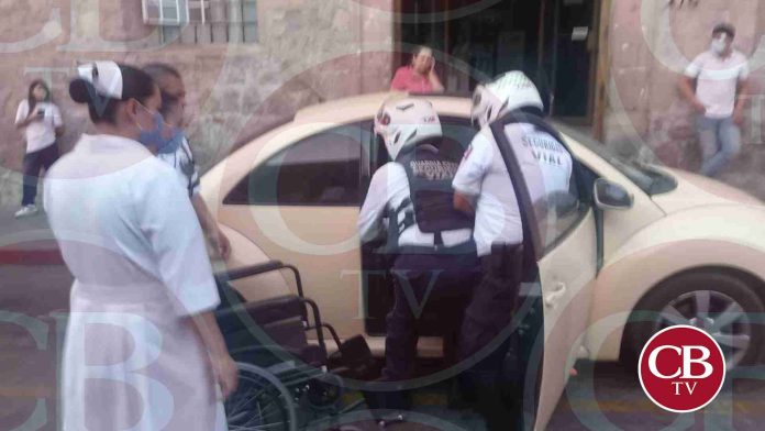Seguridad Vial apoya a mujer para llegar a un hospital de Morelia