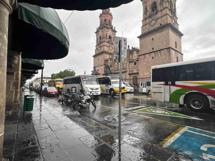 Gobierno Municipal, alerta por lluvias en Morelia; reporta afectaciones menores