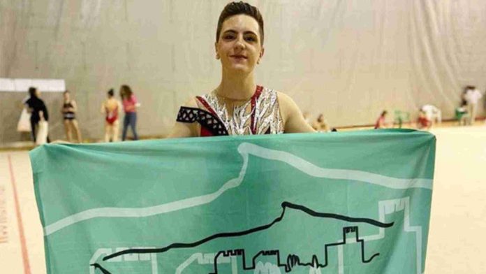 Castigan a gimnasta por competir maquillado