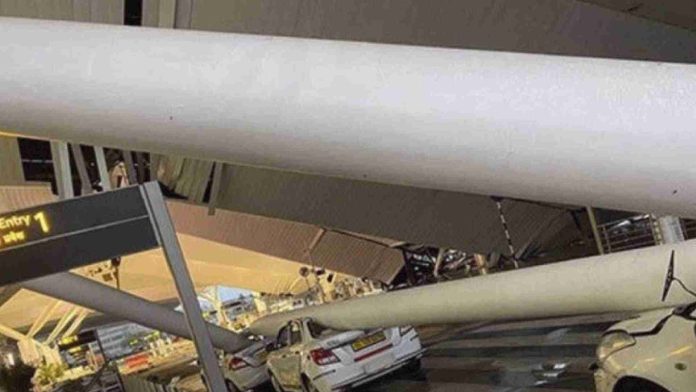 Colapsa parte del techo de un aeropuerto por las intensas lluvias en la India