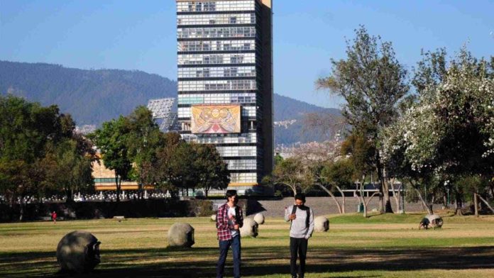Detienen a estudiante de la UNAM por intentar presentar examen de su amigo